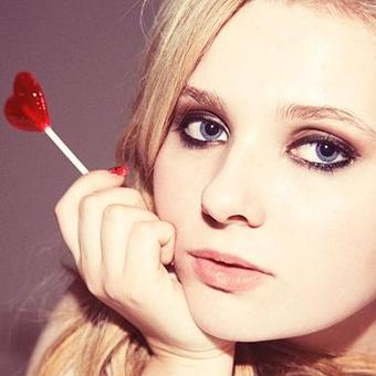 FabulousAbigail's profile picture. This is the fansite twitter for the site Fabulous Abigail Breslin, which is bringing you the latest news, images and more about Abigail Breslin :)