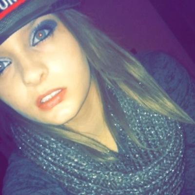 NicoleCaitlinCa's profile picture. im nicole , i live for life , im taken by the best @Dyan_the_Kid ; my baby cakes ..♡