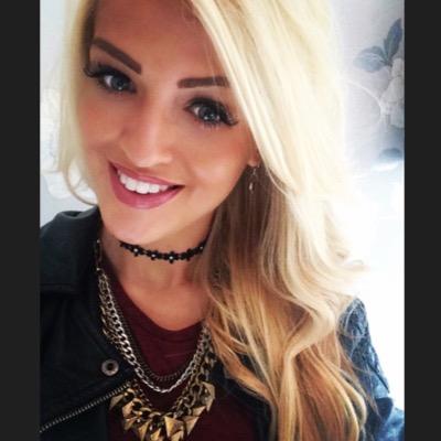 Insta: @_lauravaughan