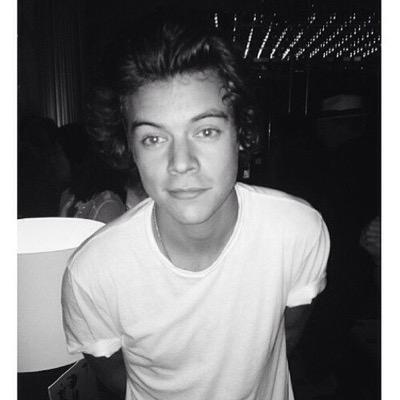 follow @everlstingzouis plz