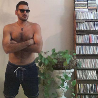 Lo mío es la música mas que los puentes, las palabras mas que los números, y el amor a pesar de la experiencia. B:st.