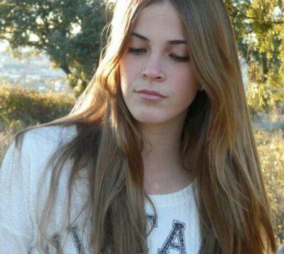 julia_vegar's profile picture. 18.