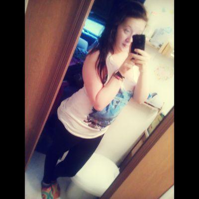 Ghostown_babe13's profile picture. † ,Senior taft Tiger 15.spears 4:35 .Daddy's girl daily rants of a high school blonde