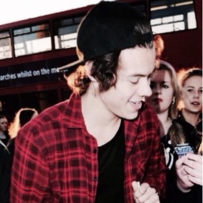free follow! now please follow @xgrungeharry :)