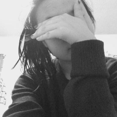 deepdesperation's profile picture. just a little girl with a huge ass camera