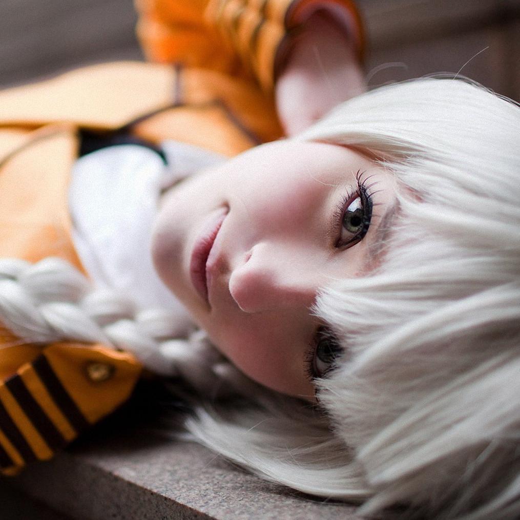 me gusta el rock alternativo , el anime y el cosplay