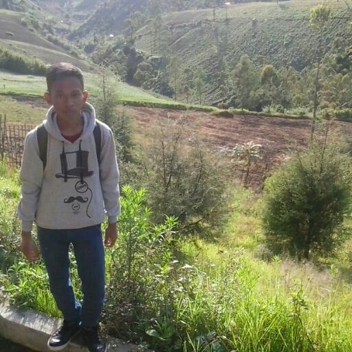 Keluhan wanita, mulai dari mens,
Hamil,
Melahirkan,
Sampai ditindik kupingnya.
Dan saya hanya bisa membatin kamu belum tau rasa nya kejepit resleting.