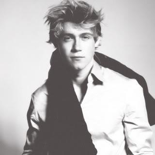 @lapdanceafi brought me here •0/5•0/4•Ash&Niall Girl.