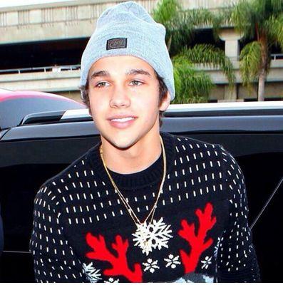 Big fan of Austin Mahone
I make gifs of him for his Mahomies                                      he follows me on my personal account