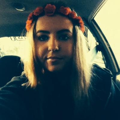 16~kik me :charmedstar1998 •Instagram~ taylahshep• follow me and my girl amykt21