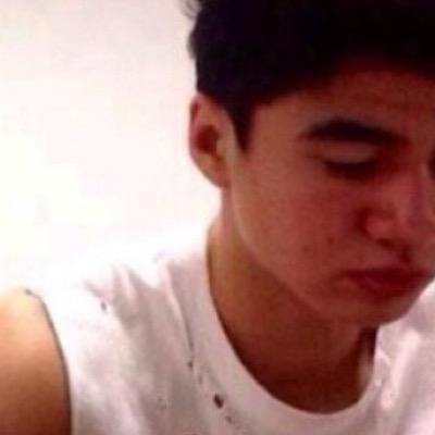 follow @luvdiscluke please!! :DDDDDD