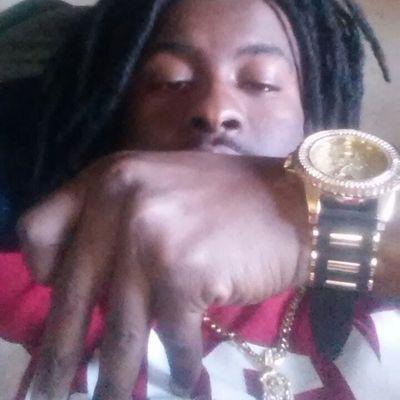 Just a young nigga, tryna be the best man i can be.  All i want is Money  and Loyalty . You can keep the Rest. #FreeDemKillas #RipShaq #RipDame #RipWaynee