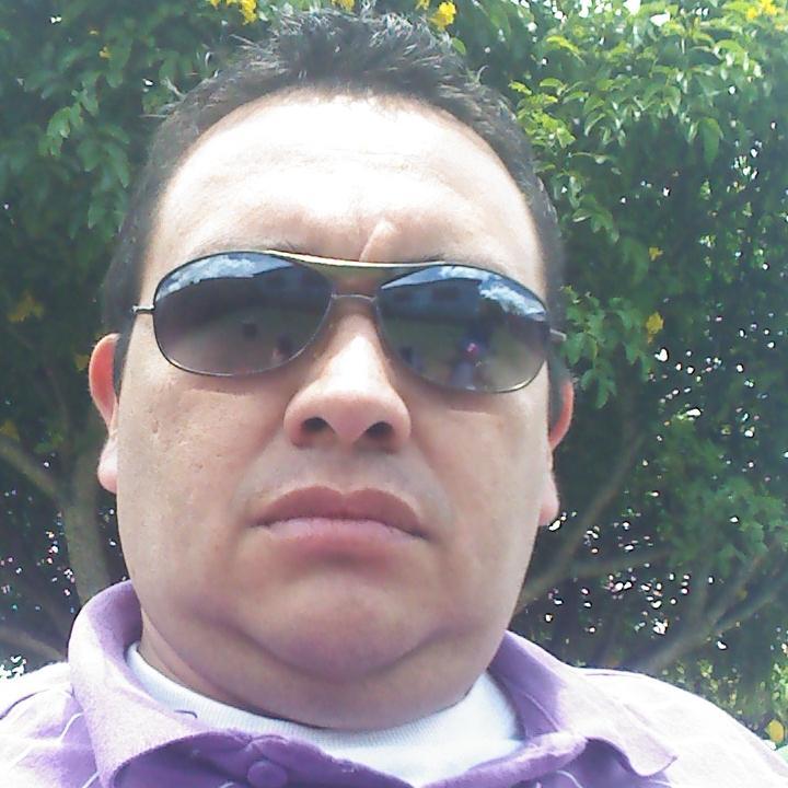 Soy la persona más feliz del mundo cuando me dices hola o me sonries, porque se que, aunque haya sido para solo un segundo has pensado en mi