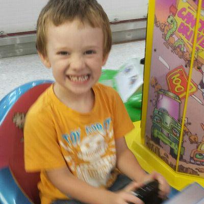 taylorhawkins81's profile picture. 