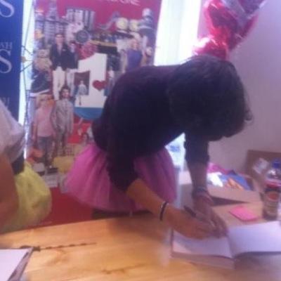 follow @ultrahes + @hauntedniaII please !!