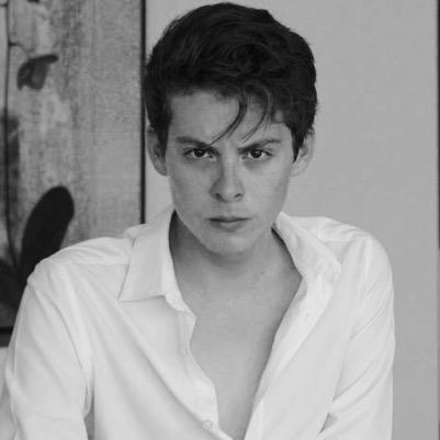 Hola mi nombre es Daniel, soy pelirrojo y hago muchas cosas divertidas. Espero tengan una vida feliz por que eso es lo que importa al final de todo, ser feliz.
