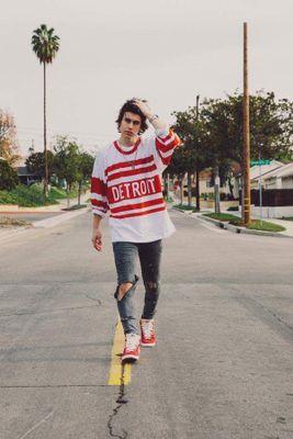 One Direction, Old Magcon Boys, Iggy Azalea, 5SOS, Justin Bieber, Miley Cyrus, O2L and The Vamps. follow for follow