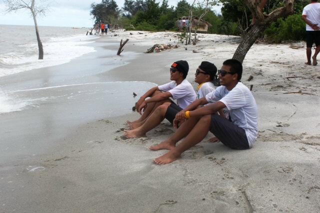 WeAreSpiritTogether•@Wast_Official•Shuffler•TuWaGa_Shuffle•#TuWaGa_Family•#ViscaBarca•PapaAPP•pin:25C2699C•ig:anggapranaputra_