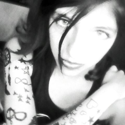 Manson_Smile's profile picture. Suicide Girl / Student Psychology / Piercings / Tattoo / Music / Gamer / Batman movie / Cross-cosplayer / Instagram: chimchim_nia