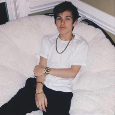 FOLLOW @specialdallas AND TURN HER NOTIFS ON FOR A FOLLOW FROM CARTER NASH AND CAM