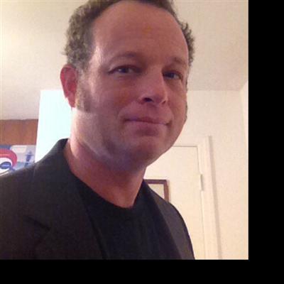 Veteran dater offering a hub of sometimes useful, sometimes snarky dating info.
