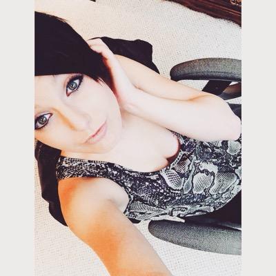 reneelaamoureux's profile picture. Sometimes you need to step outside, get some air, and remind yourself of who you are and who you want to be.