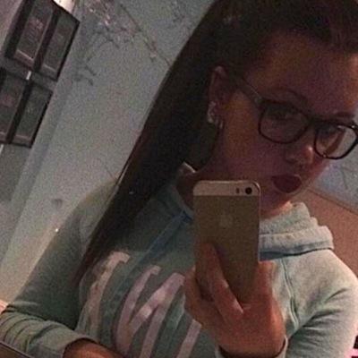 juilanna_'s profile picture. maybe its possible to find beauty in all the madness