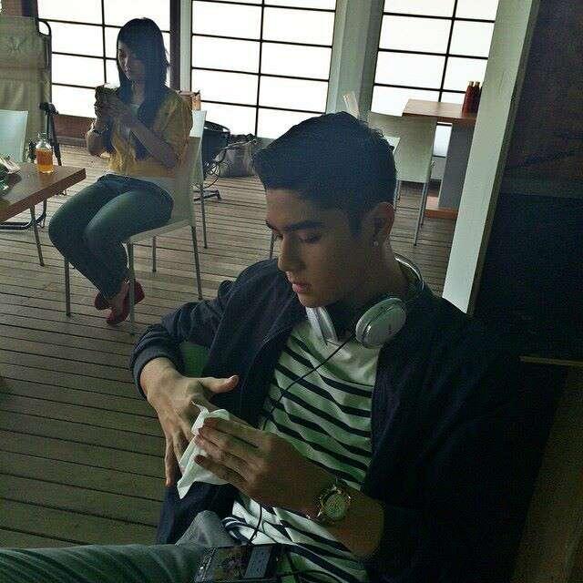 Sesibuk apapun dirimu jangan pernah meninggalkan sholat 5 waktu :)