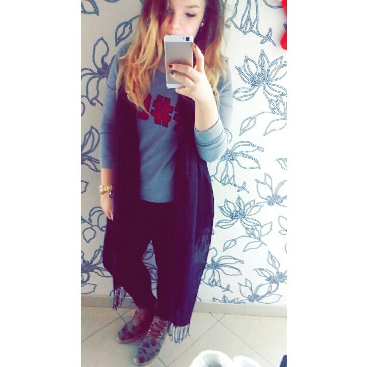 Follow me and Follow back (L) ;)