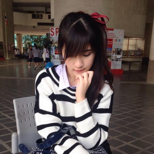 elysellyses's profile picture. Semuanya berubah saat kamu menghilang. Perlahan tapi pasti kamu akan dilupakan. Bye RPW ^_^