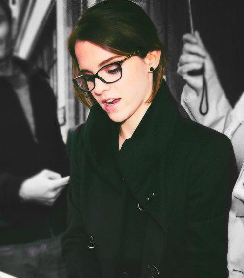 EmWatsonFan3862's profile picture. Complete nobody who wants to try and get Emma Watson to realise that she plays a big role in many people's lives.