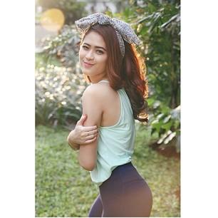 Parody @LeniBE5T. Kalo minta followback sama lepi DM aja ya._.