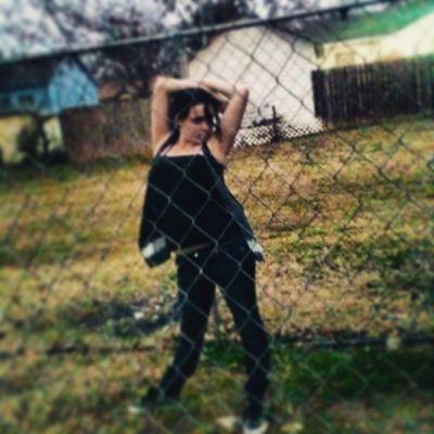 Im 18 I Love Everything And Everyone. Follow Me And Ill Follow Back.!(: