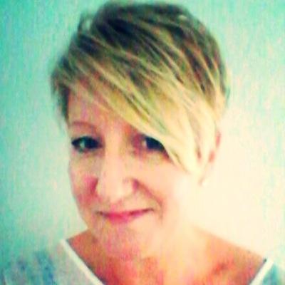 Hot headed cake lover, who likes a bucket of wine now and again!
Mother of 2 lovely girlies and a mad lab called Alfie.