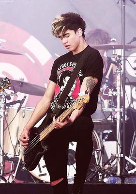follow @Iris_5SOS or @Truman_1975x thanks❤