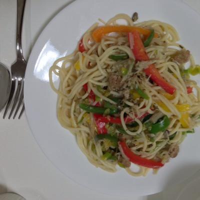 ganymed1's profile picture. 트위터의 순기능조차 쓸모없이 느껴짐. 거대한 광고용 채팅같음.