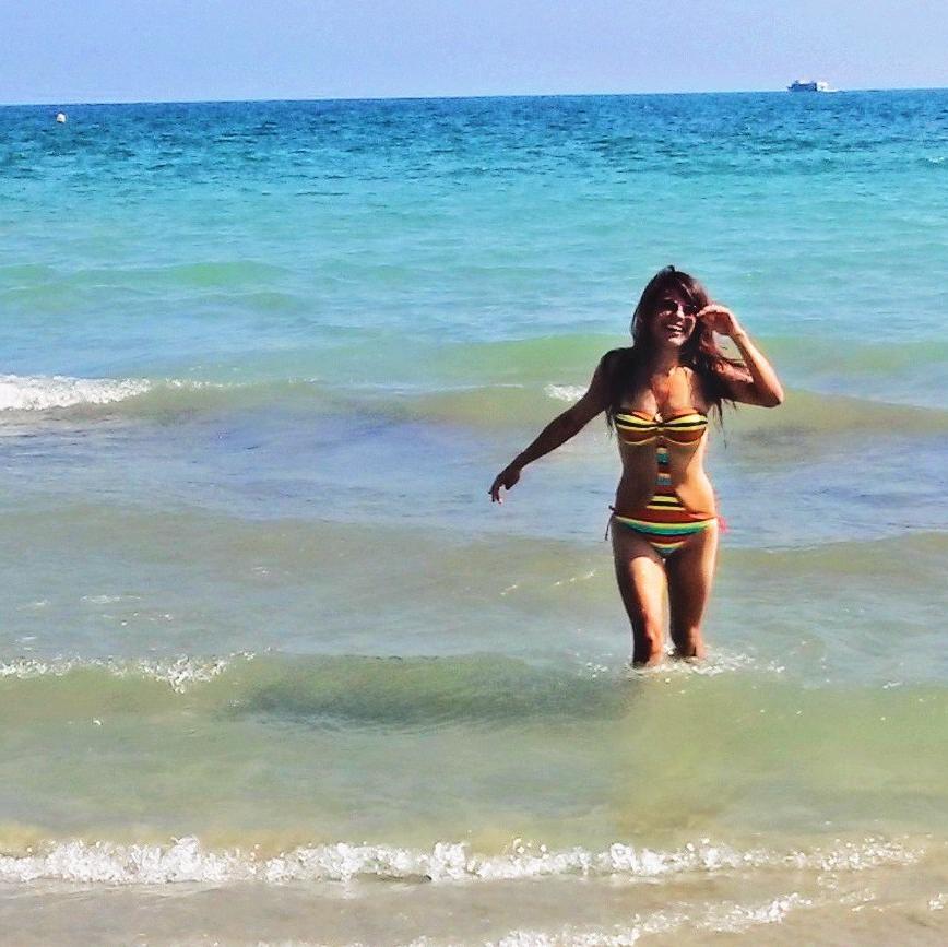 Cindhy_013's profile picture. La Revolución no es una invitación a un banquete, ni una tertulia literaria, ni un dibujo, ni un bordado. No se puede realizar con Elegancia & Cortesía. ✌