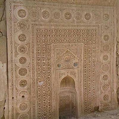 ‏‏مغامر عاشق للجبال
اسير حيث سارت خطى الاجداد ووقعت اقدامهم
اتوق للجمال والطبيعة
اتنفس الهواء النقي في قمم الجبال العالية