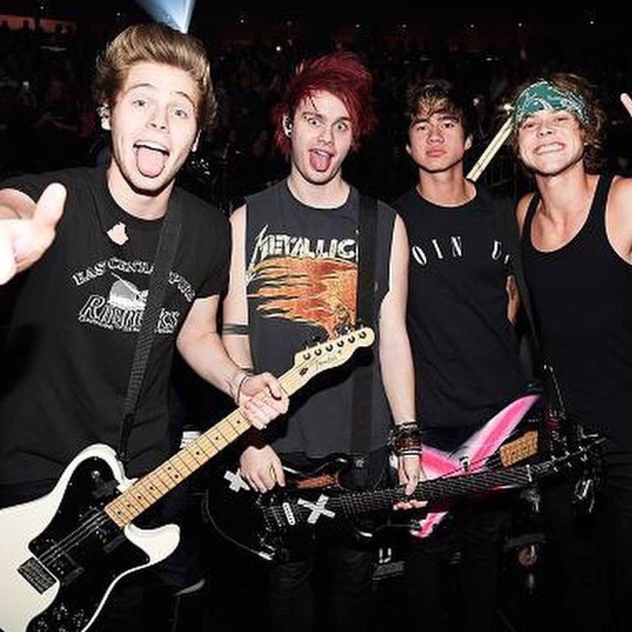 Hiiii dutch 5sosfam! we willen ooit een keer ergens een meetup organiseren :-)