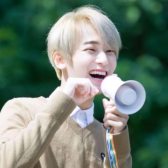 อันยอง  ผมL.Joe จาก TEEN TOP ครับ!!! นิสัยดีนะครับ หล่อเป็นกิจวัติ  ลองฟอลมาคุยกันสิครับ  #93line #TBFamily