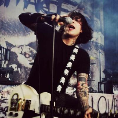 this is a free follow from @lowqualfrank and @lowqualgerard please go follow that account !!