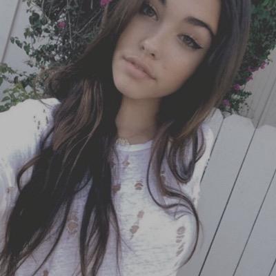 ❁i hear melodies in my head , find little notes in my bed❁