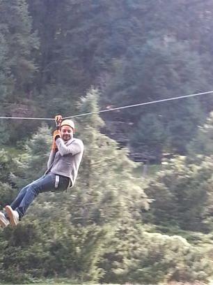 estudiante d ingenieria industrial, tengo gusto por el deporte y x la musica, me gusta divertirme