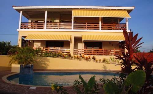 vacation accomodations apartments villa and Penthouse Jan Thiel Curacao hooggelegen met zwembad dicht bij het strand Patrick de Koster