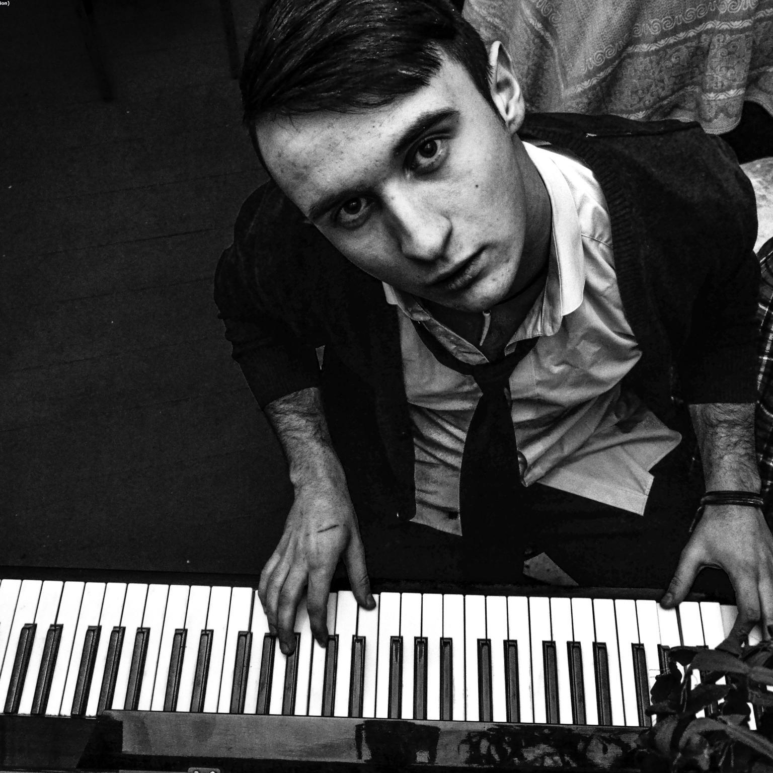 elstins96's profile picture. Es vēlētos, lai visi kļūst bagāti un slaveni un dabū visu to, ko vēlējušies - lai uzzinātu, ka tā nav atbilde. /Džims Kerijs/