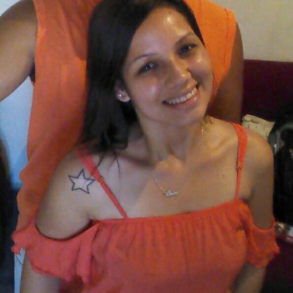 Escorpiana, Baiana, Estudante, amante de música boa, makes e cabelos.