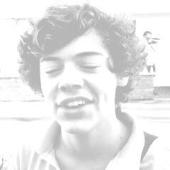 *:･ﾟ✧ i'm in love with a boy with big green eyes, a perfect smile, the dimples and the curly hair, he is harold edward styles. *:･ﾟ✧