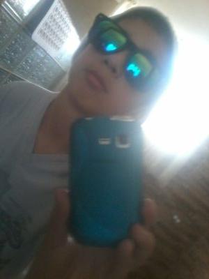 Se toma un trago y se pone violenta 《: