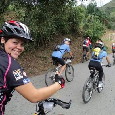 Ingeniero en Informática, Felizmente Casada, Emprendedora y Agradecida con la Vida, Ciclista de Ruta Activa!
