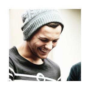 Larry_piola7u7's profile picture. Fake.